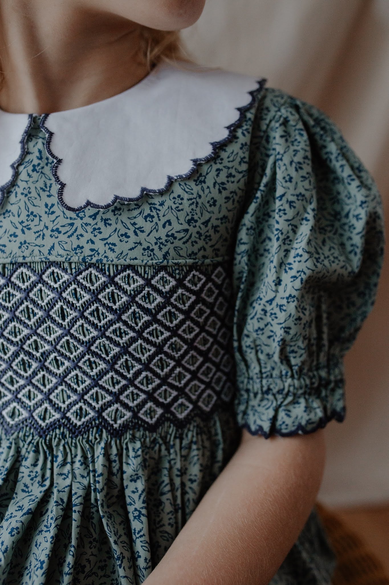 The hand smocked SCARLETT dress - Floral Blue