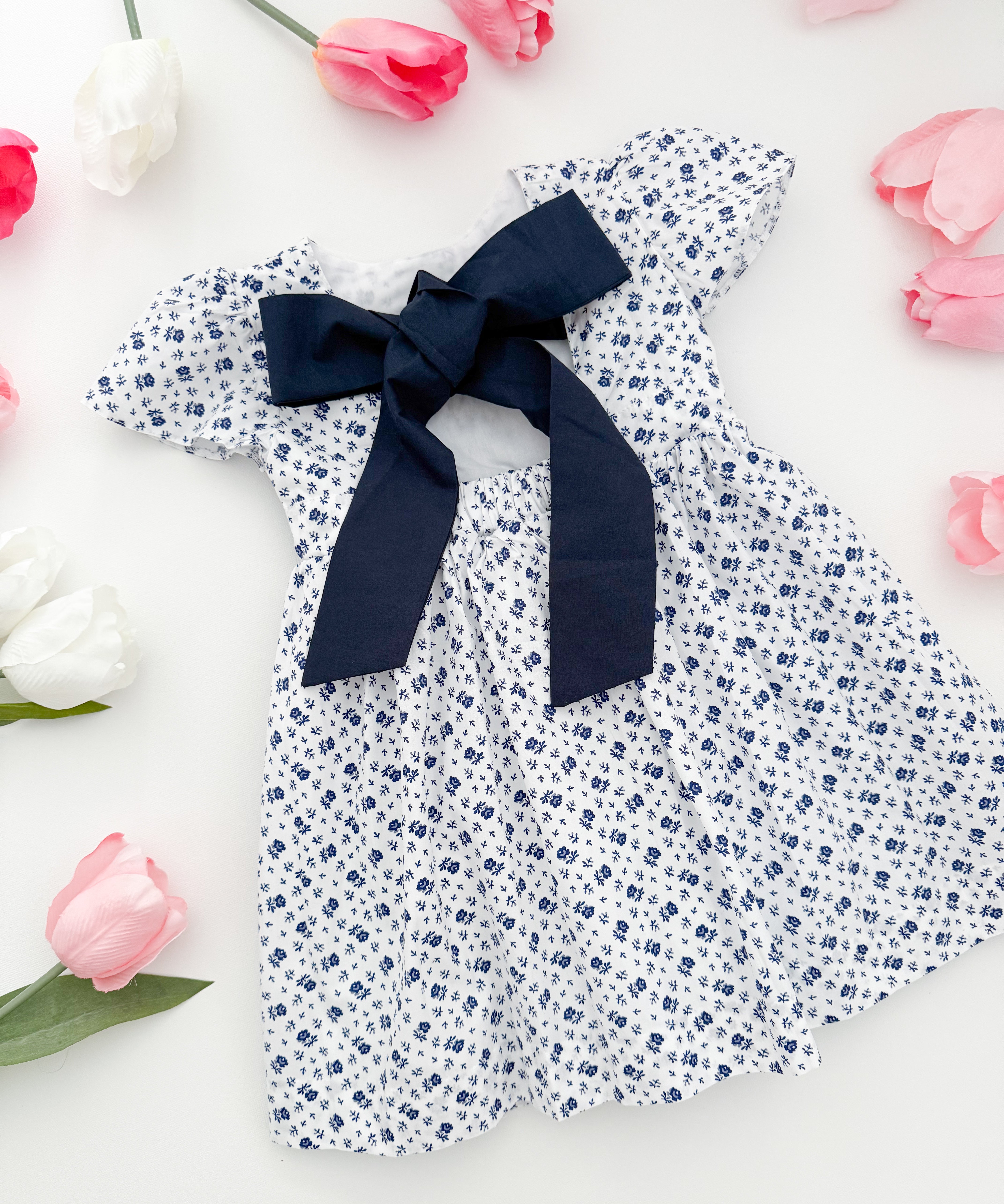 The hand smocked FLAVIE dress - White navy floral