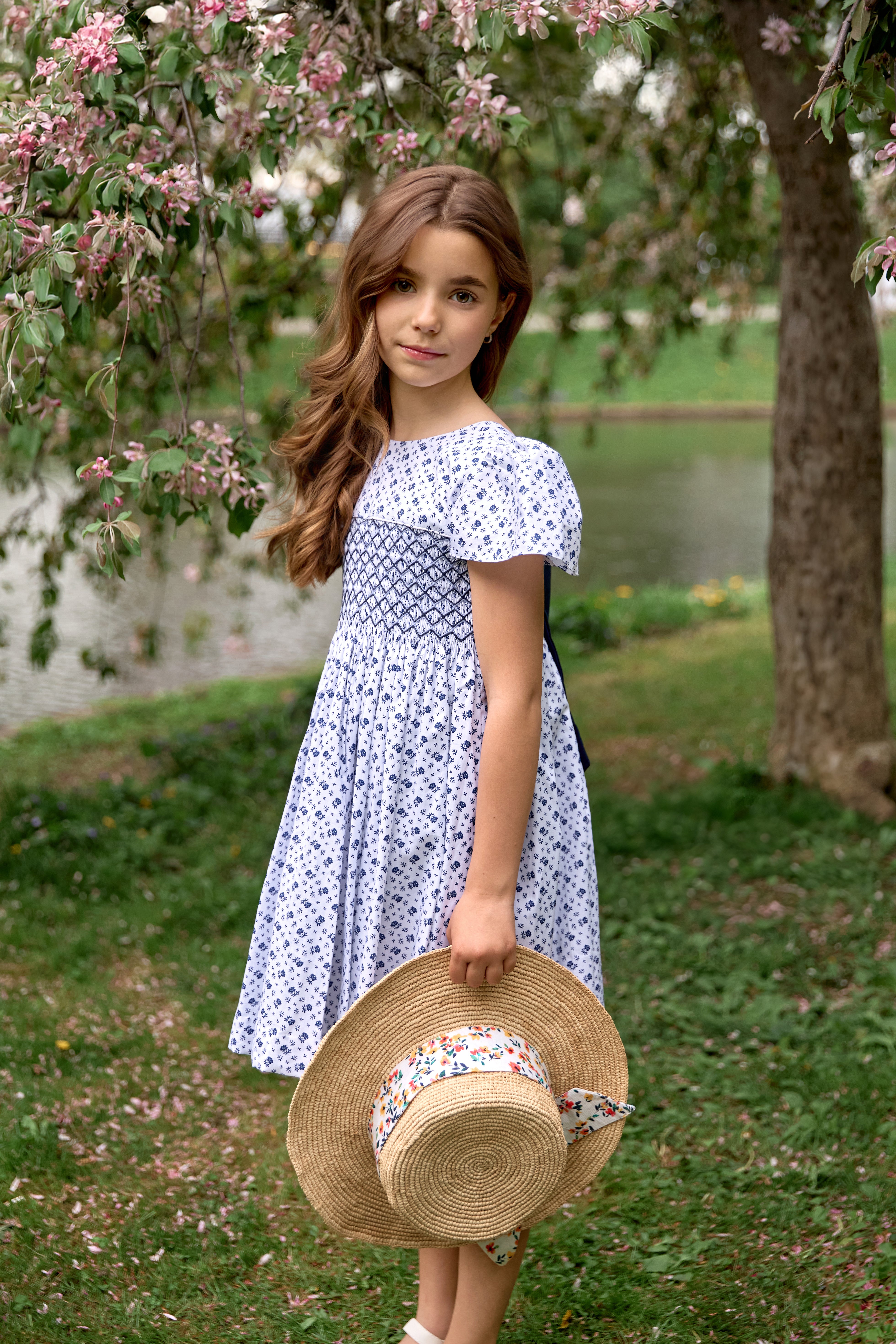 The hand smocked FLAVIE dress - White navy floral