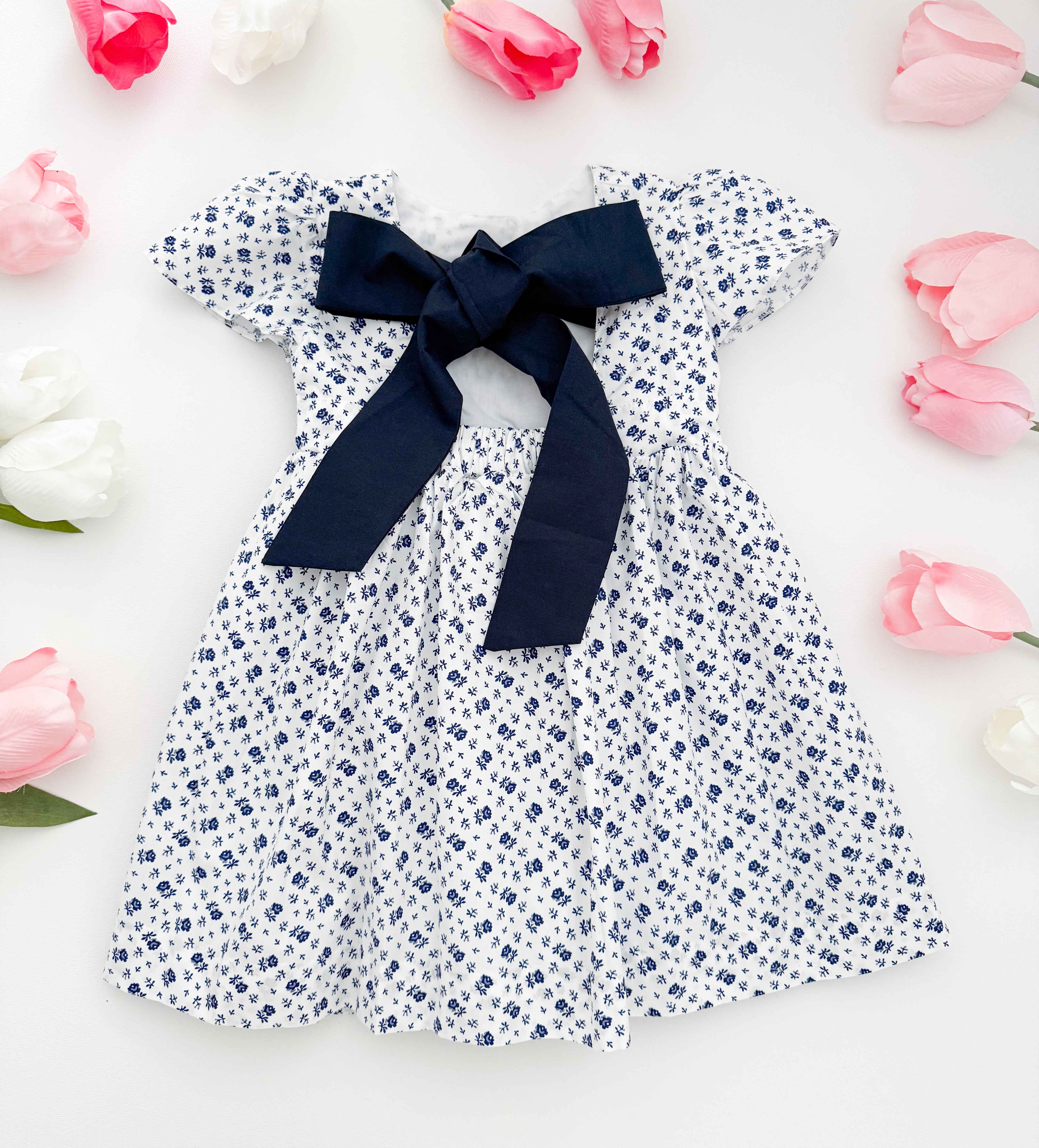 The hand smocked FLAVIE dress - White navy floral