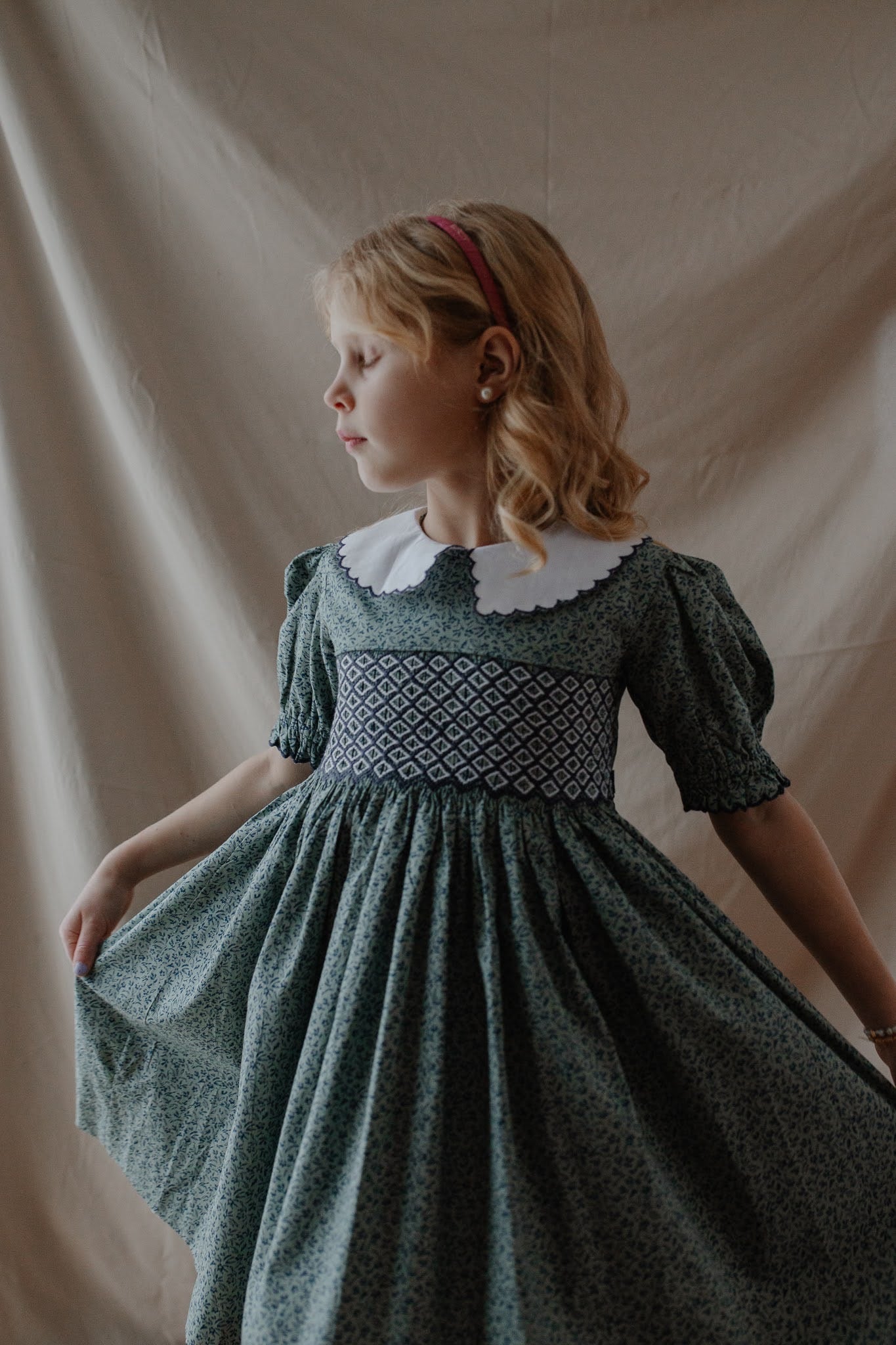 The hand smocked SCARLETT dress - Floral Blue