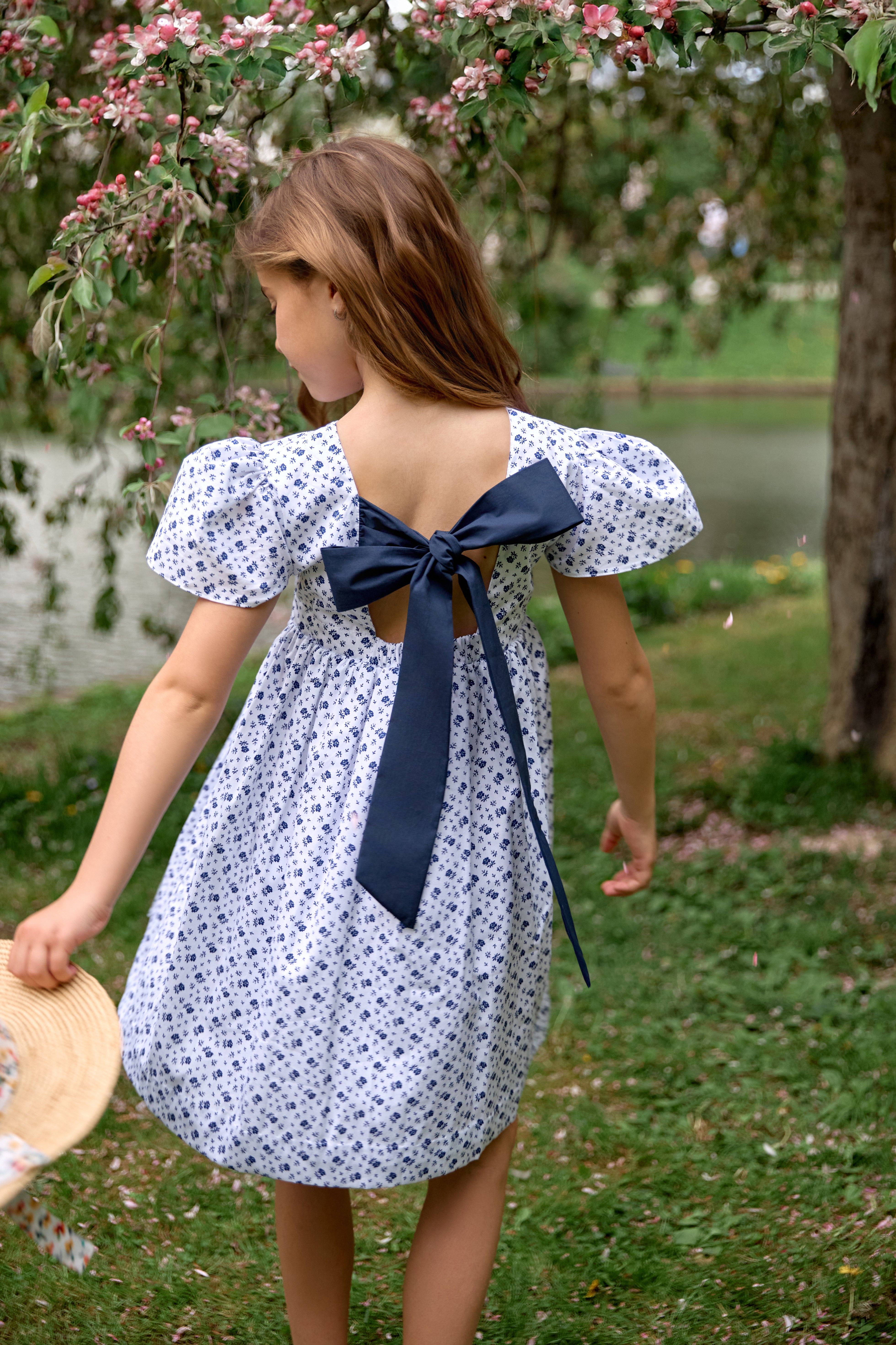 The hand smocked FLAVIE dress - White navy floral