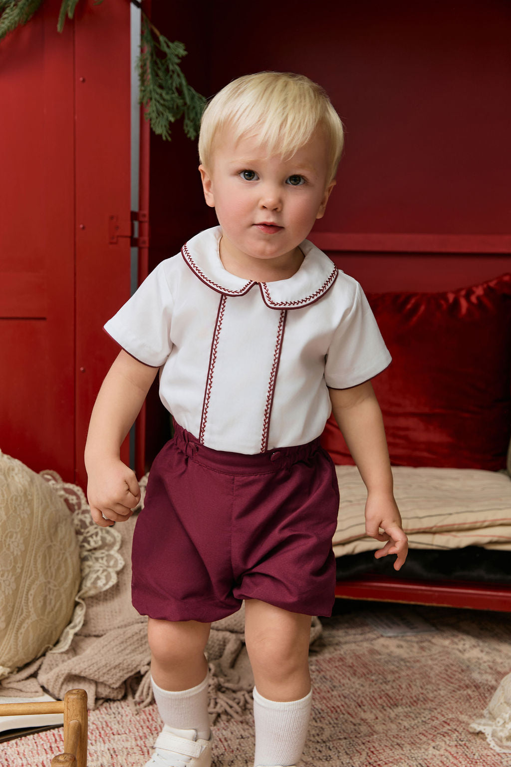 The hand embroidered THOMAS set - Burgundy