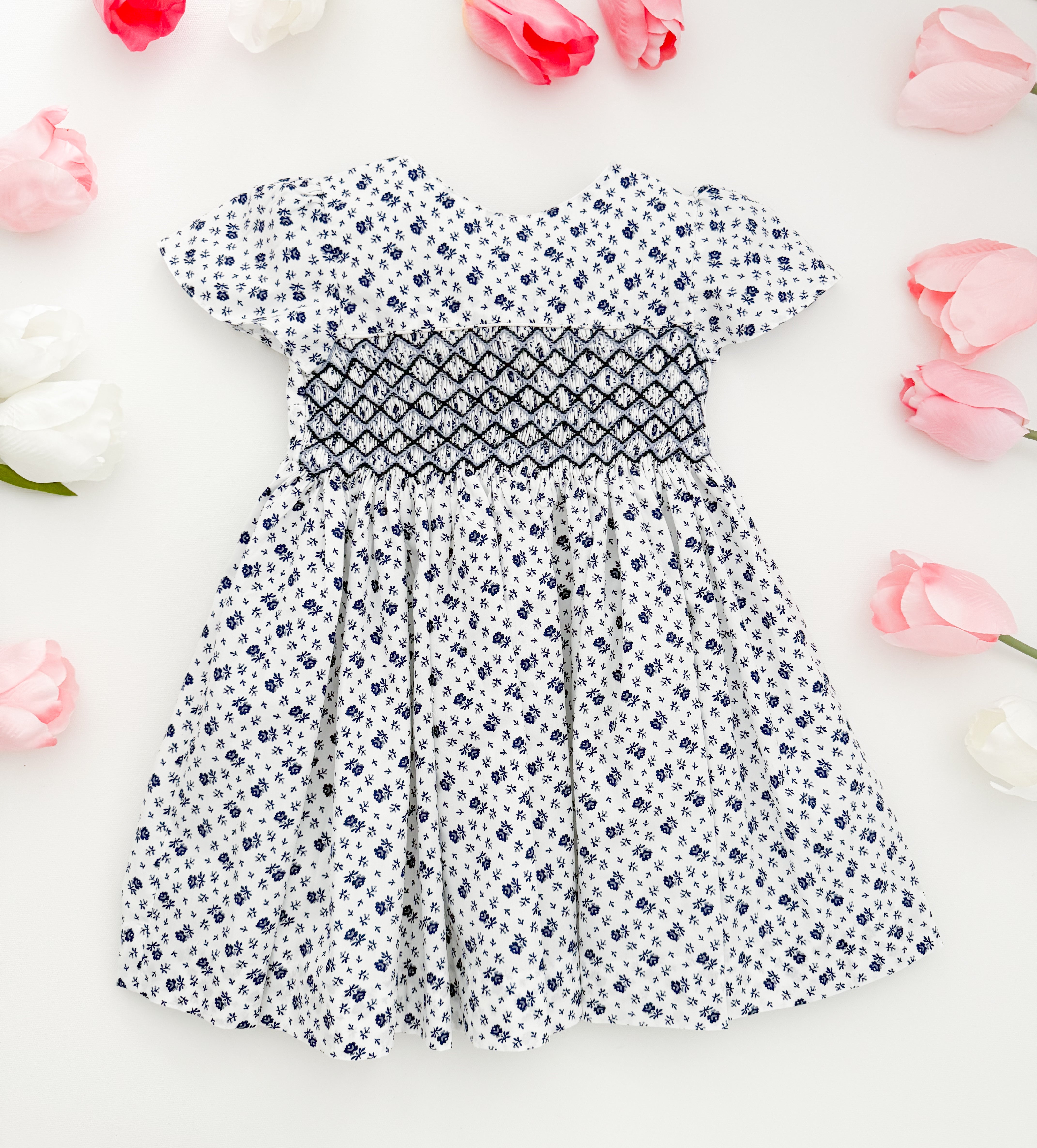The hand smocked FLAVIE dress - White navy floral