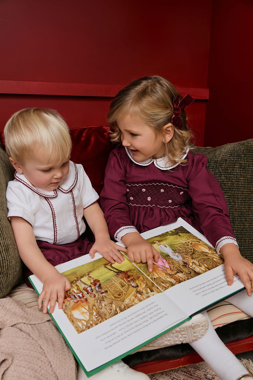 The hand embroidered THOMAS set - Burgundy