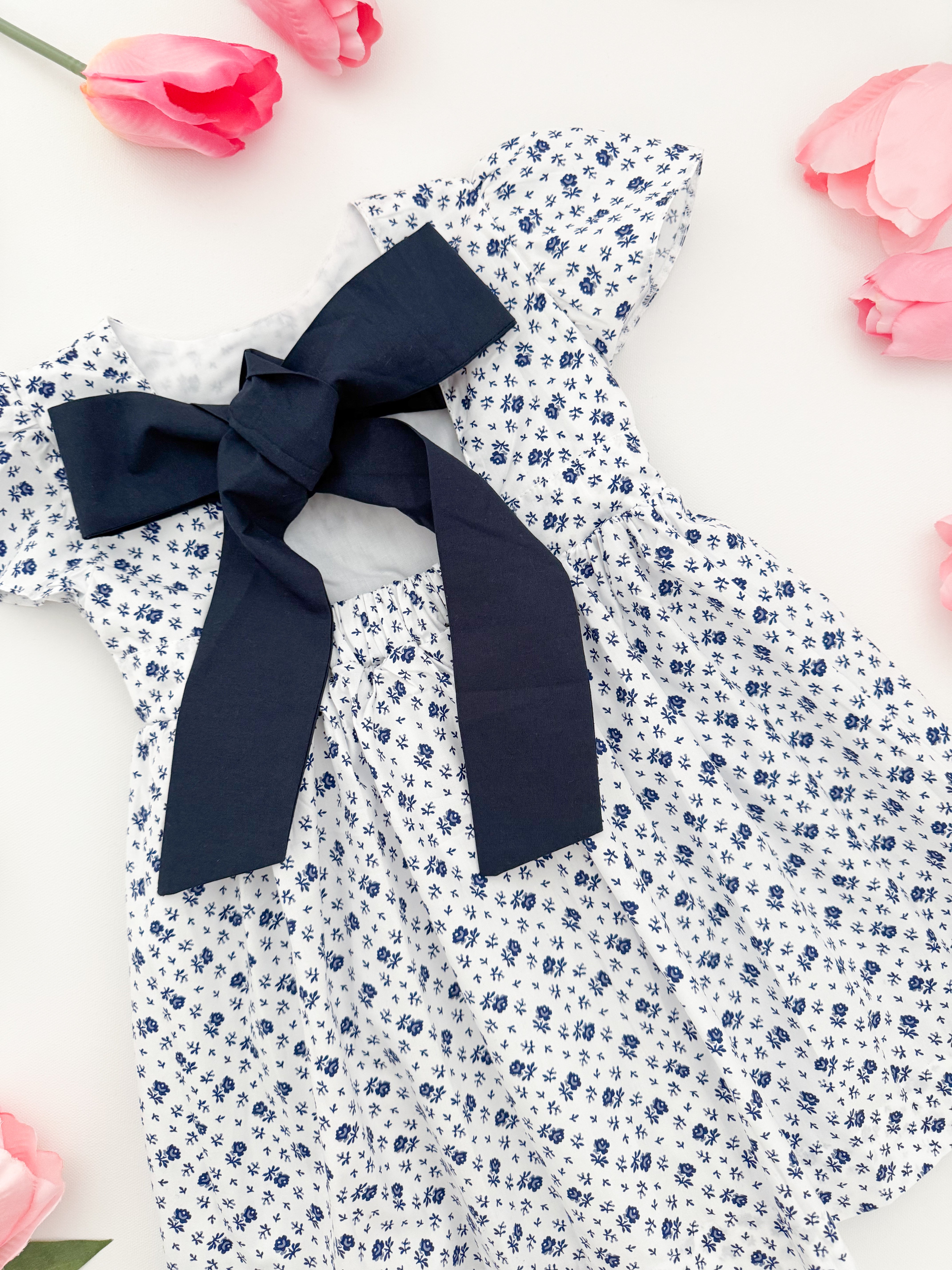 The hand smocked FLAVIE dress - White navy floral