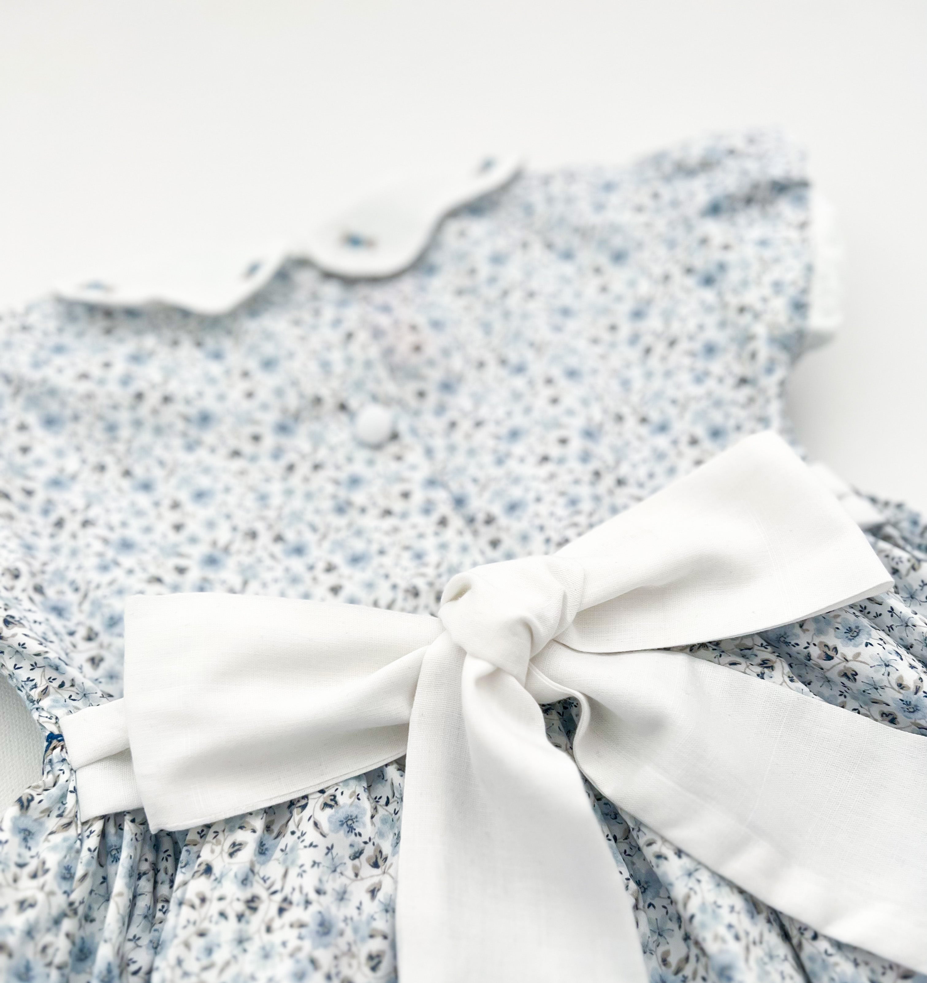 The hand smocked GRACE dress - Floral blue