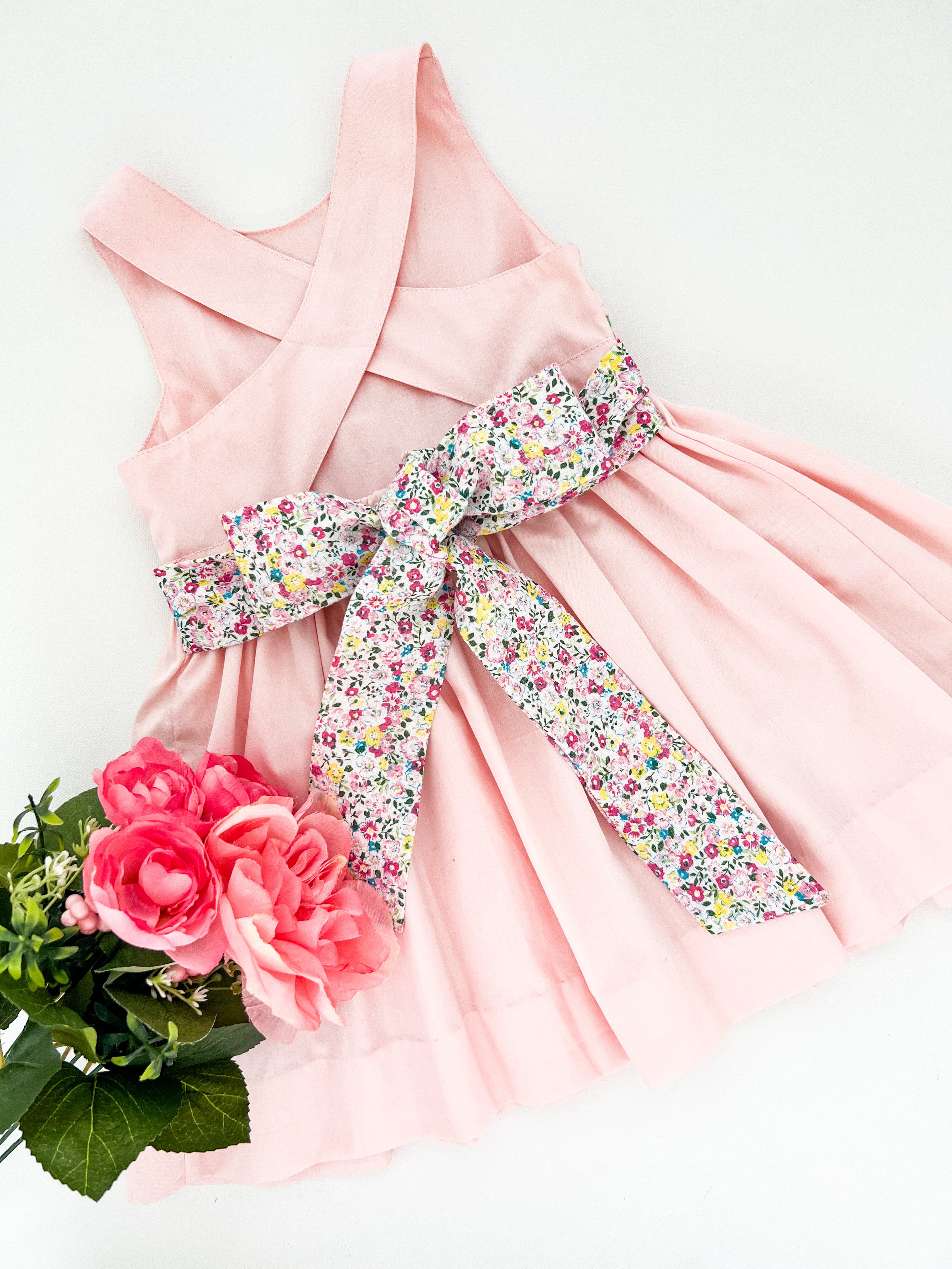 The hand smocked ARIAL dress - In pink/liberty